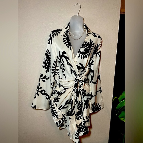 Zara Dresses & Skirts - SILKY KIMONO DRESS